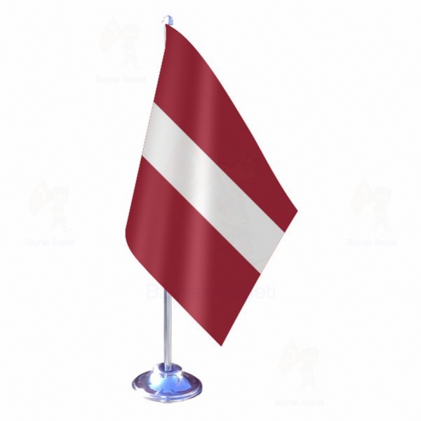 Letonya Tekli Masa Bayraklar