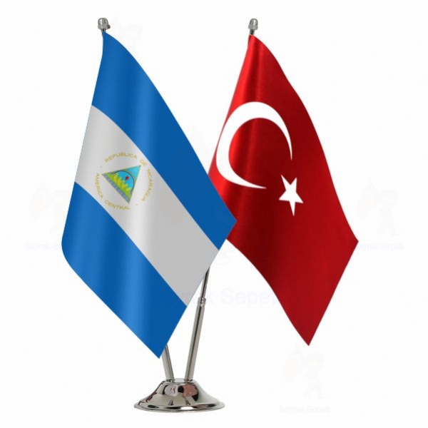 Nikaragua 2 Li Masa Bayraklar Bul